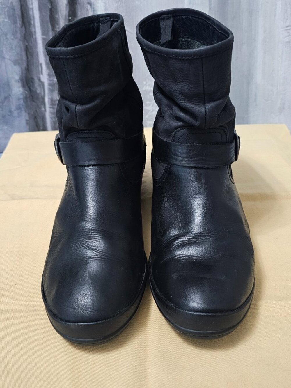 Bogs Cassie Low Black Leather Ankle Slip-on Boots Women's- Size 10 - Picture 4 of 7